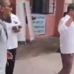 बुढ़ाना अस्पताल के बाहर घायल व्यक्ति के साथ मौजूद लोग