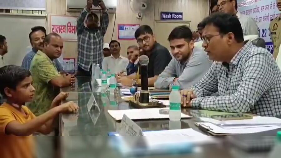 लखीमपुर खीरी: 13 वर्षीय अमिताभ की हाजिरजवाबी—‘देखना नहीं, इसे करवा दीजिए’; डीएम ने दिए जांच के निर्देश